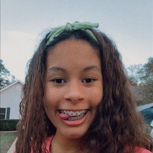 Meet your Posher, Damiah